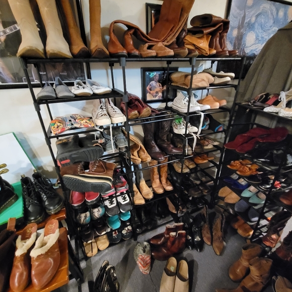 Meet your Posher, Jenn - Picture 2 of 16